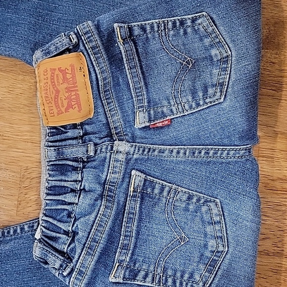 Baby Levi jeans - Picture 2 of 4